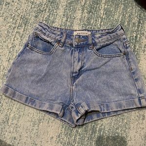 PacSun. Jean Shorts. “Mom Short” Silver Buttons